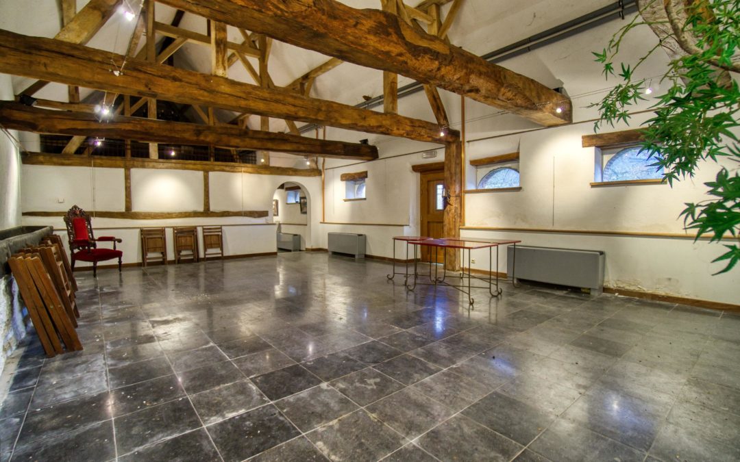 ***LOUÉ*** HÉRON – BIEN COMMERCIAL de +/- 200m² – 1.000 €